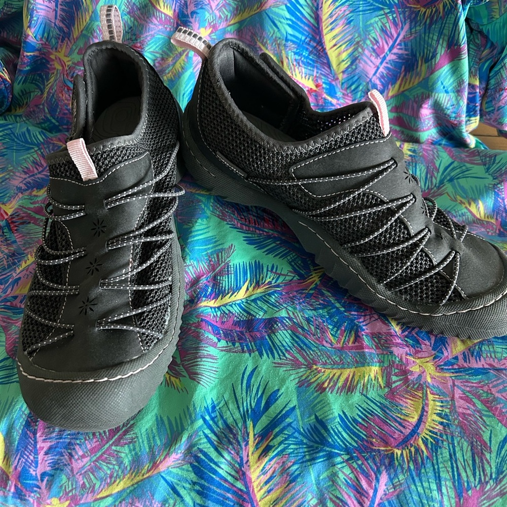 JBU  Women’s grey and pink mesh athletic water shoe size 7